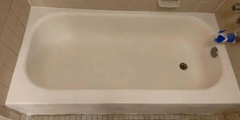 Refinished bathtub with white glossy finish after restoration in Miami